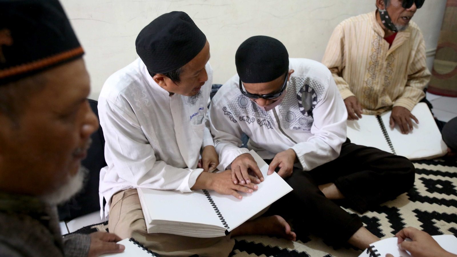Kegiatan Rumah Tahfizh Daarul Qur'an Nurul Qolbi bersama warga